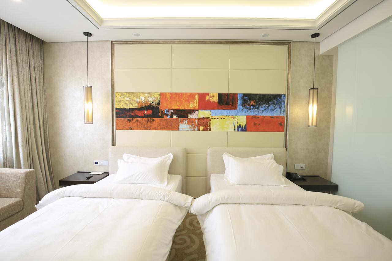 Hotel Crown Crystal